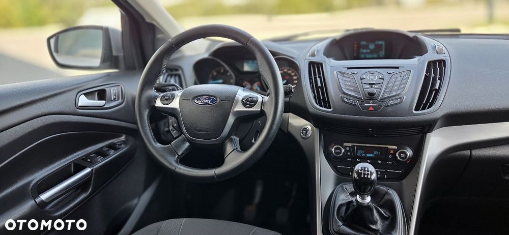 Ford Kuga 2.0 TDCi 2x4 Titanium - 25