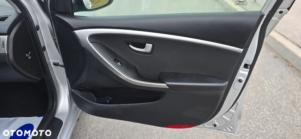 Hyundai i30 blue Kombi 1.4 YES Gold - 17