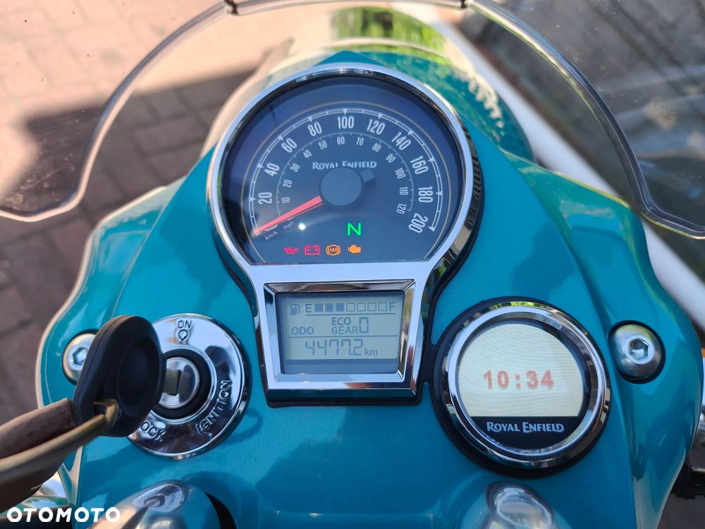 Royal Enfield Classic - 2