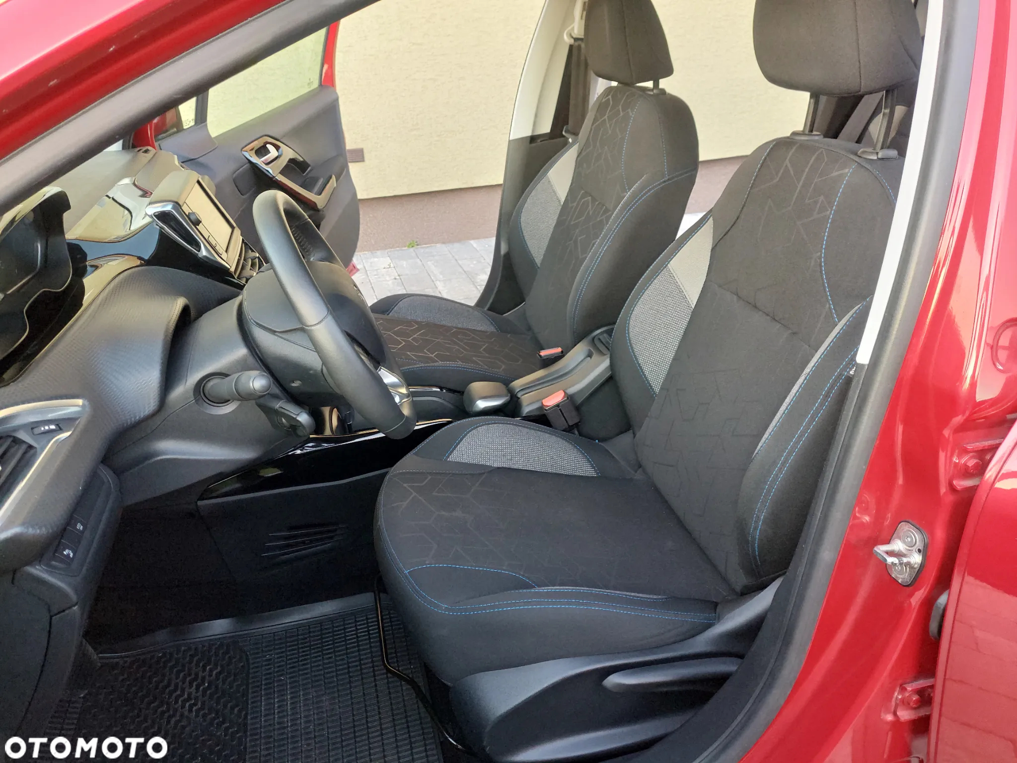 Peugeot 2008 1.2 Pure Tech GPF Signature S&S EAT6 - 12