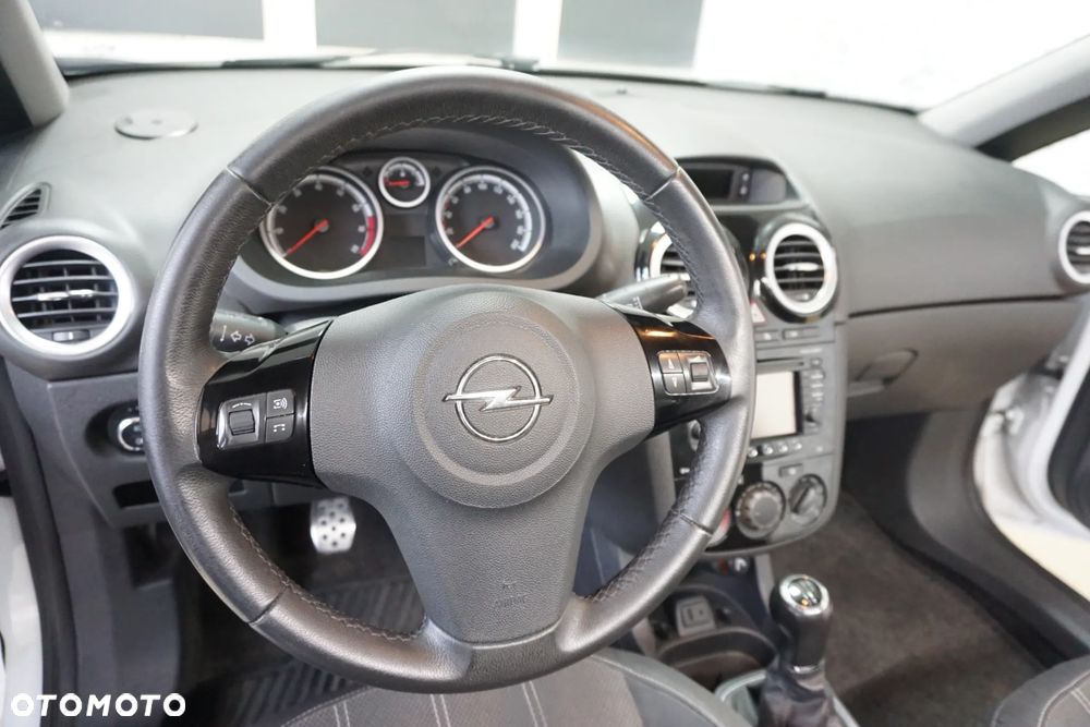 Opel Corsa 1.2 16V Cosmo - 21