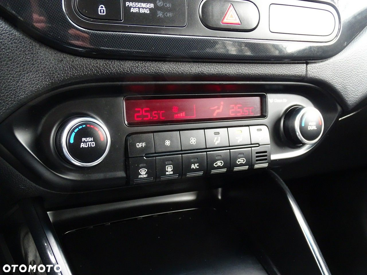 Kia Carens - 32
