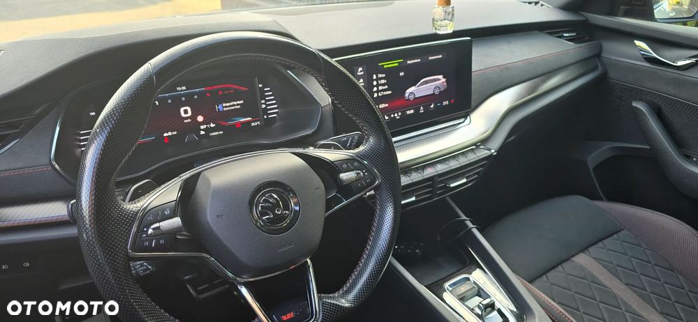 Skoda Octavia 2.0 TDI DSG RS - 22