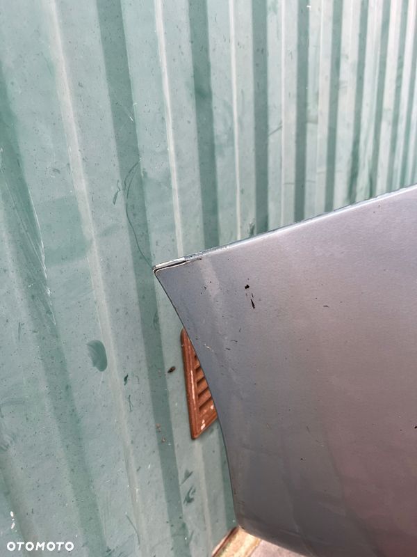 Zderzak tylny TYŁ PEUGEOT 5008 4x PDC Kod lakieru: KGYC - 7