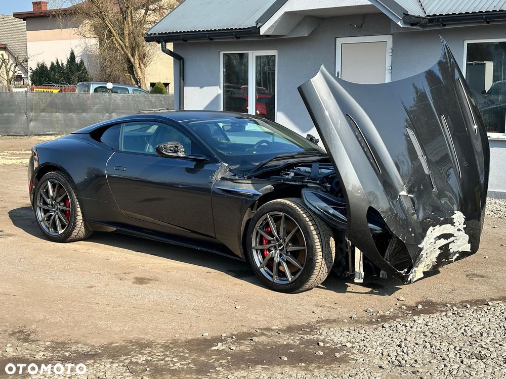 Aston Martin DB11 - 15