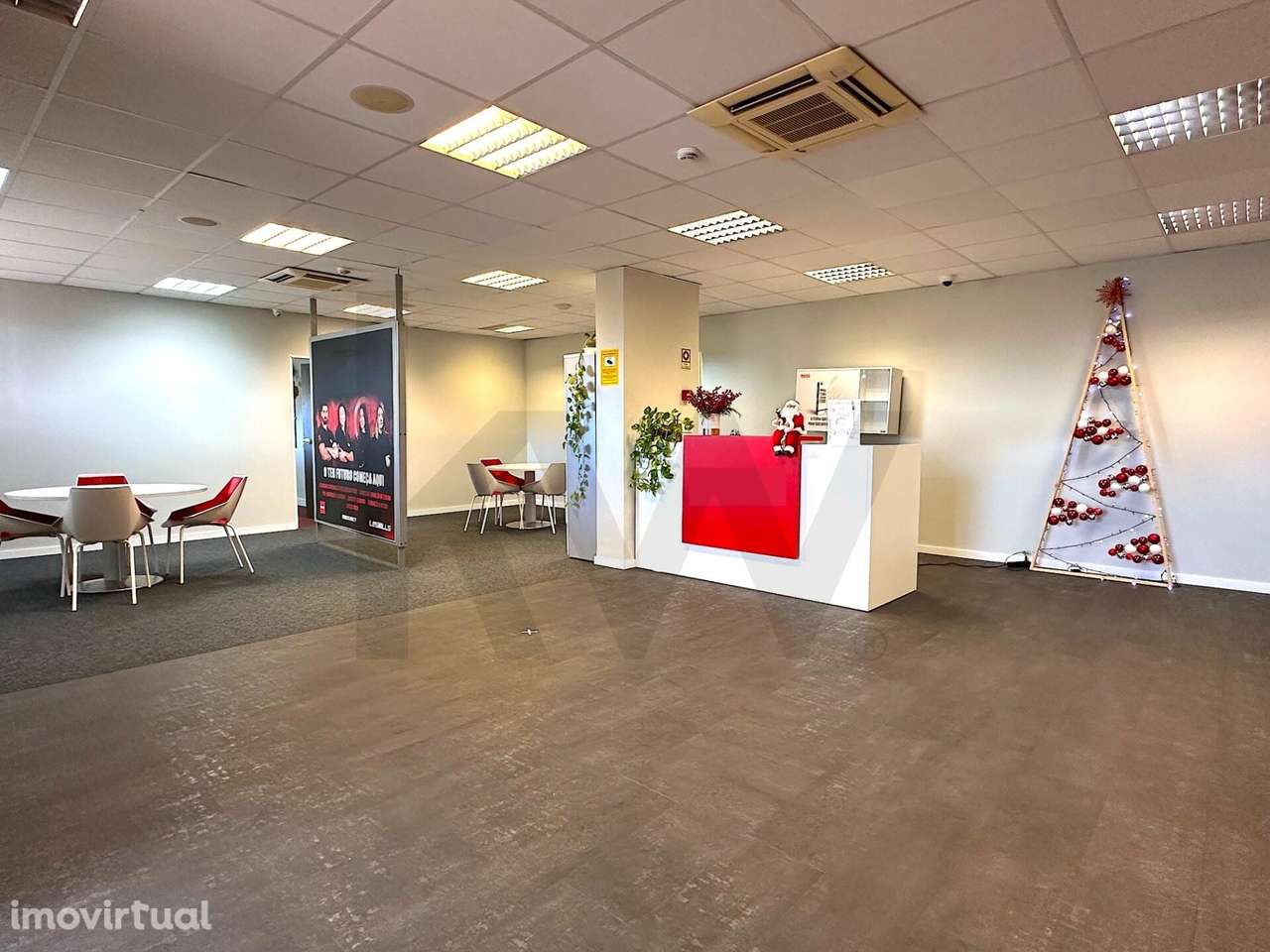 Edifício Comercial de Alto Padrão com 1850m2 de Escritórios e Armazém - Grande imagem: 4/44