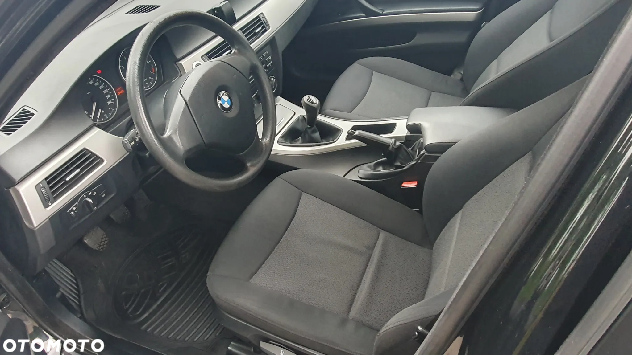 BMW Seria 3 318i - 18