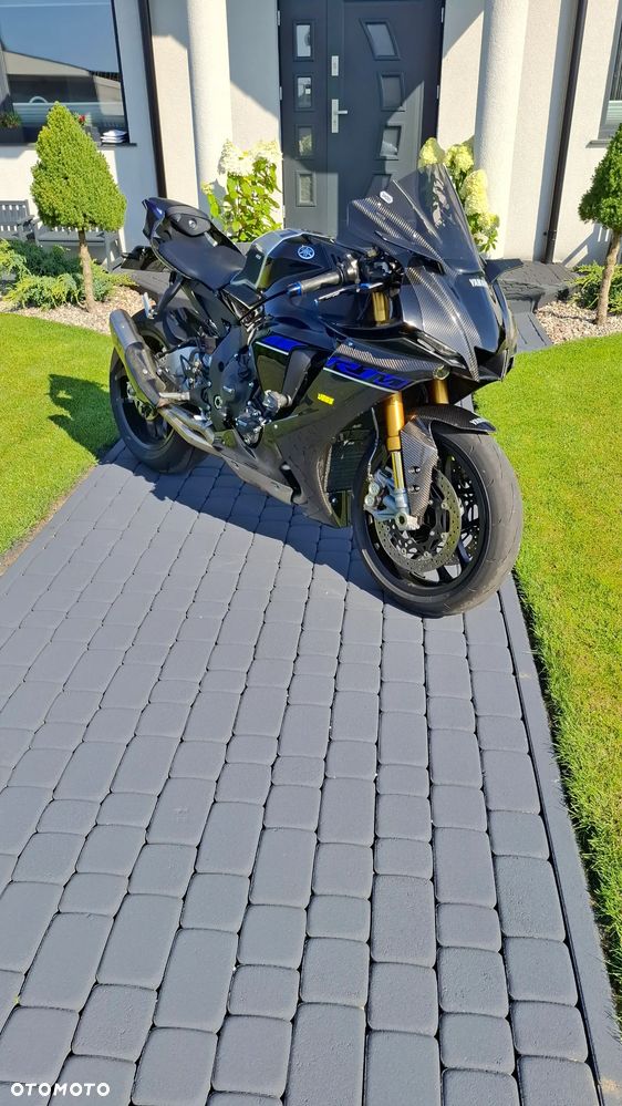 Yamaha R1 - 1