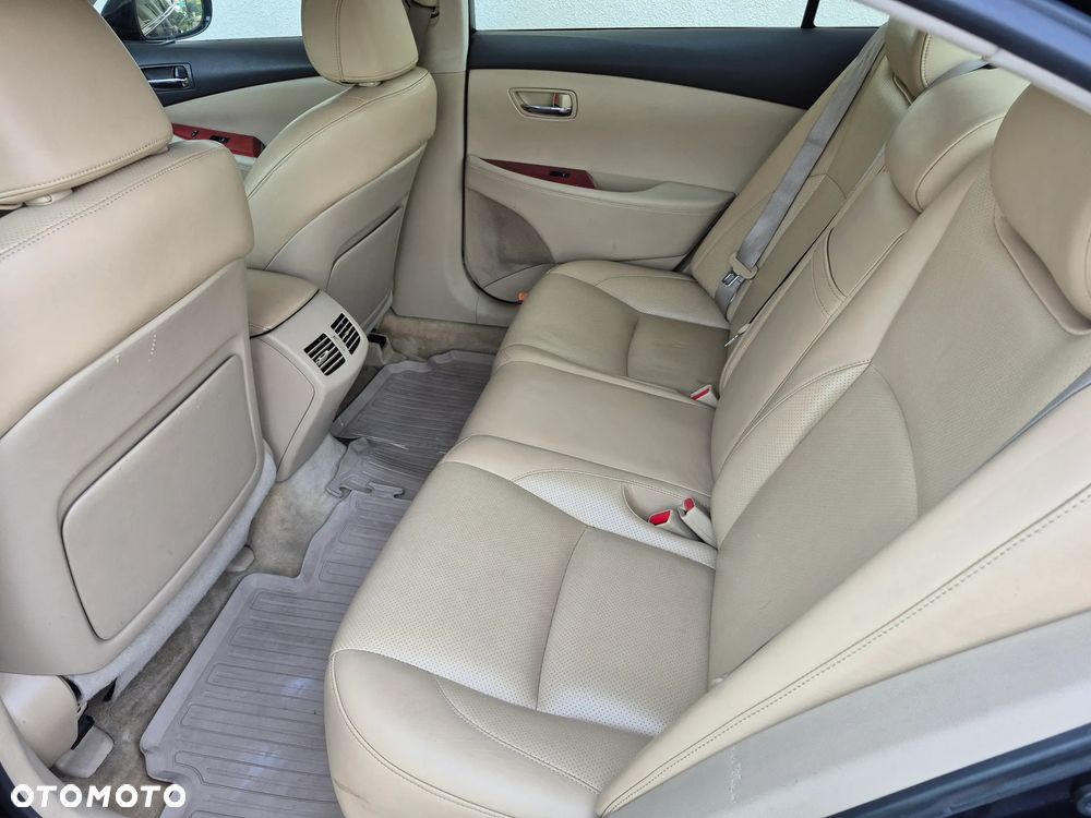 Lexus ES - 7