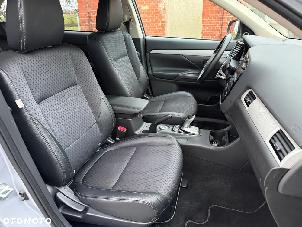 Mitsubishi Outlander 2.0 4WD Plus - 10