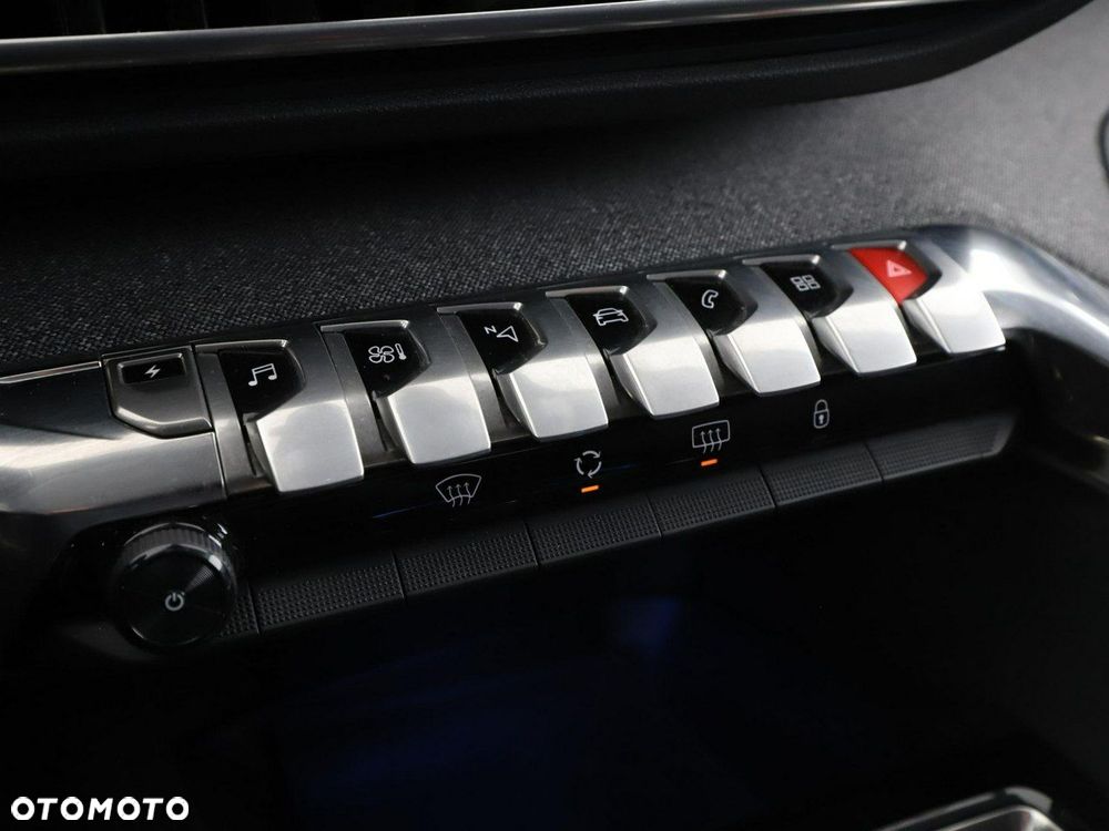 Peugeot 3008 225 e-EAT8 Allure - 30