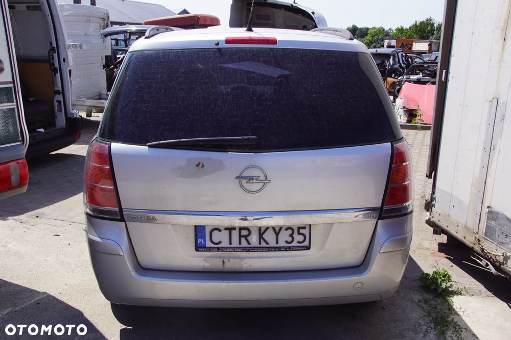 Auto na części - Opel Zafira B 1.8 16V 140 KM Z18XER F17 Z157 2006R Silnik Skrzynia Drzwi Maska Błotnik Zderzak Klapa Lampa Lusterko Klamka Szyba Deska Kokpit Sterownik Moduł Czujnik Licznik Wyświetlacz Panel Kierownica - 4