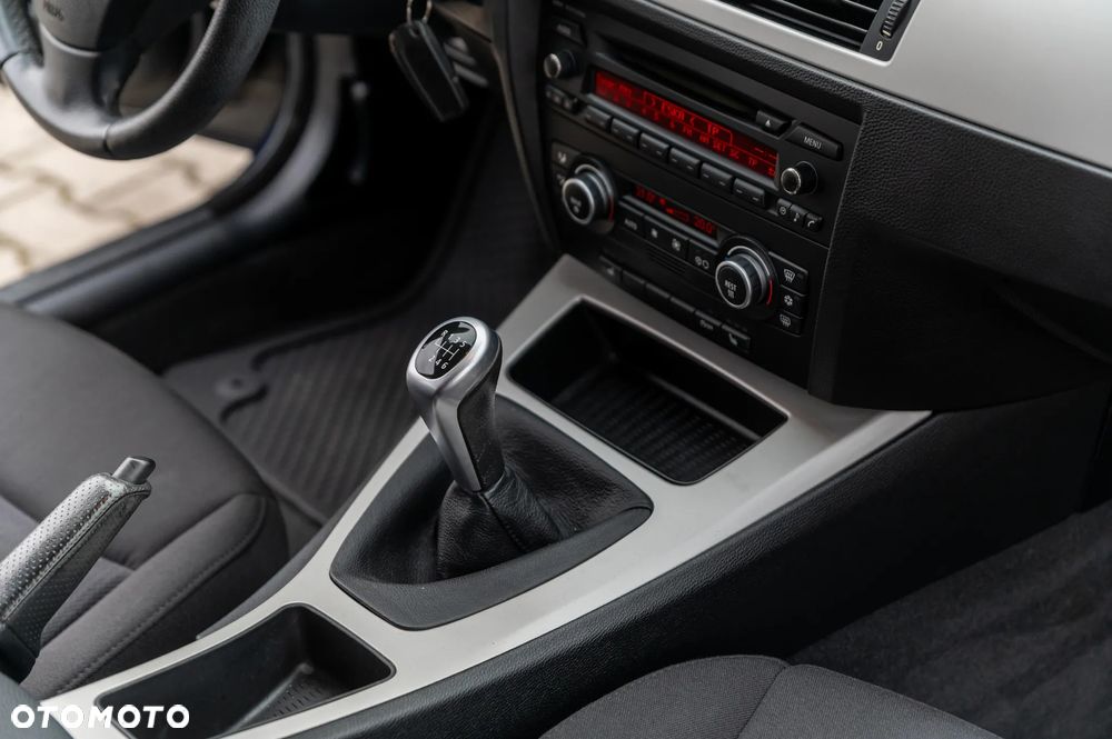 BMW Seria 3 318i - 25