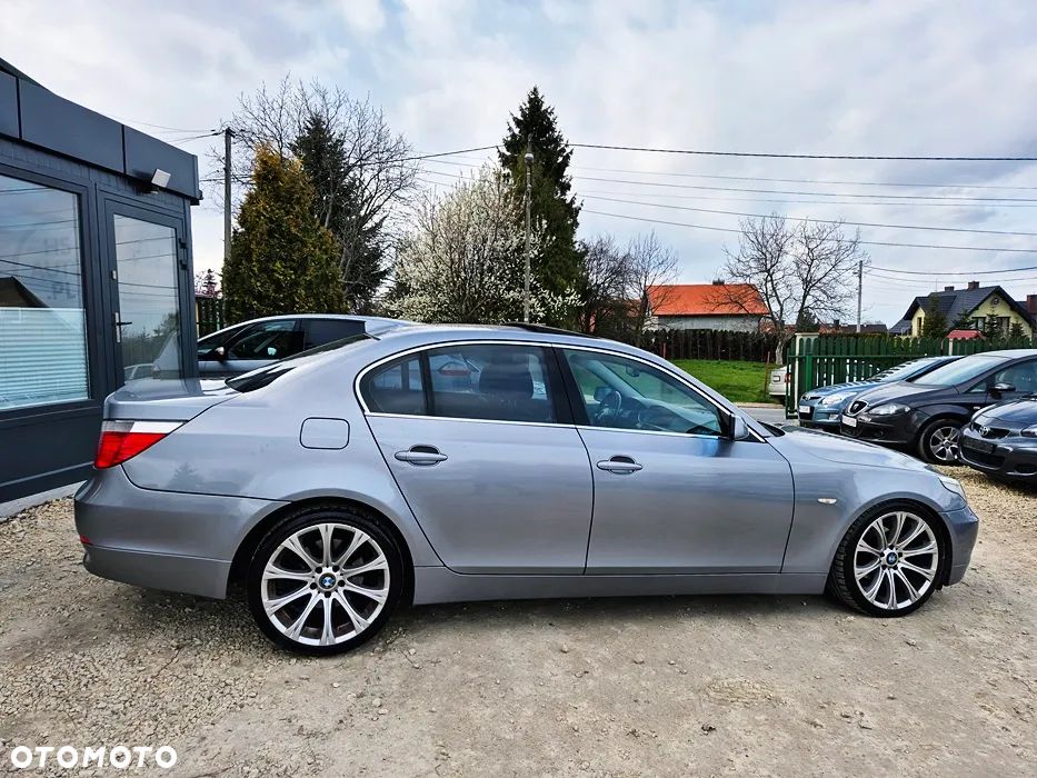 BMW Seria 5 523i - 11
