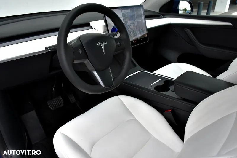 Tesla Model Y Long Range Dual Motor AWD - 17