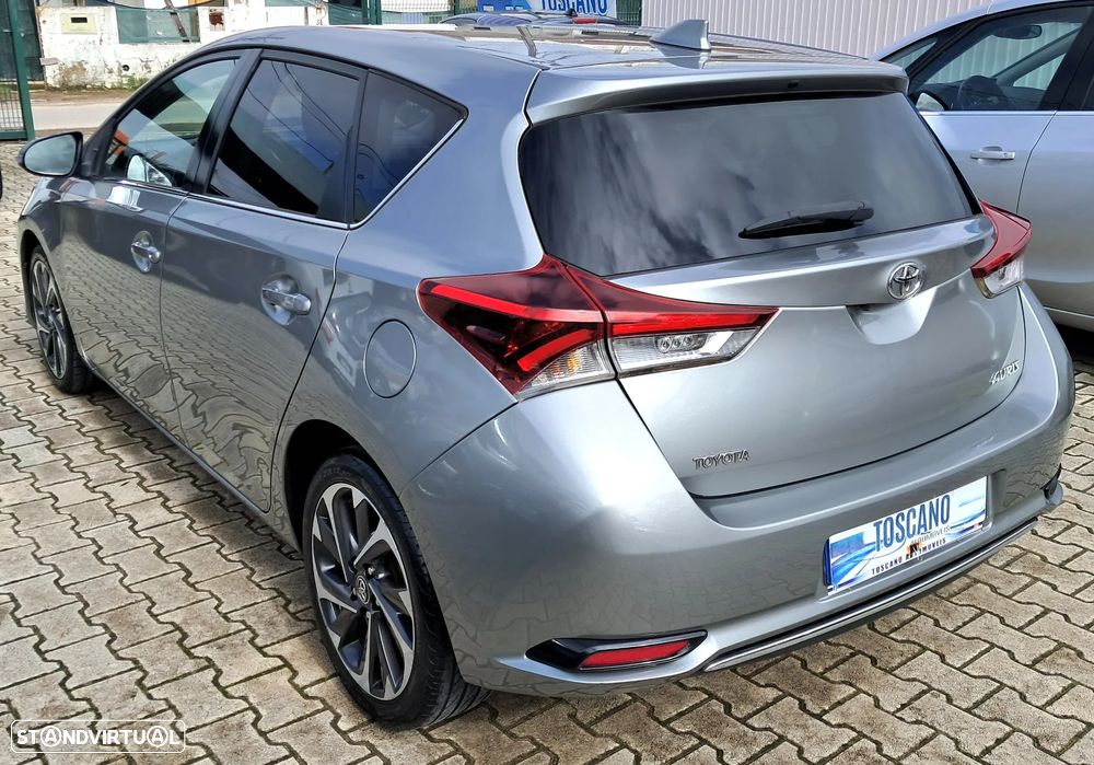 Toyota Auris 1.4 D-4D Comfort+Pack Sport - 2