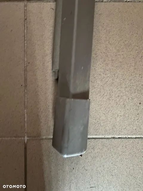 ROLETA BAGAŻNIKA CHRYSLER VOYAGER IV - 4