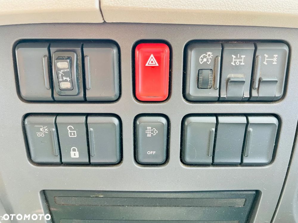 DAF CF LF 18.250 Euro 6 skrzyniowy + HDS HIAB 122 // 4x2 // manual // klima // resor // Anglik !!! // kran Krane żuraw dzwig - 27
