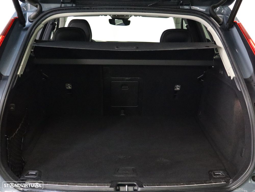 Volvo XC 60 2.0 B4 Momentum Plus - 19