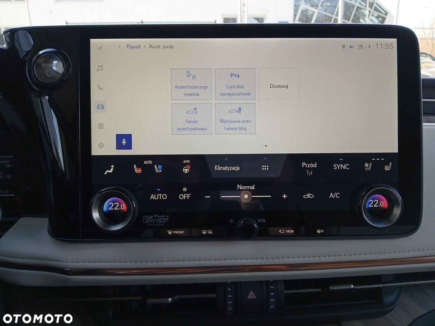 Lexus LM - 23
