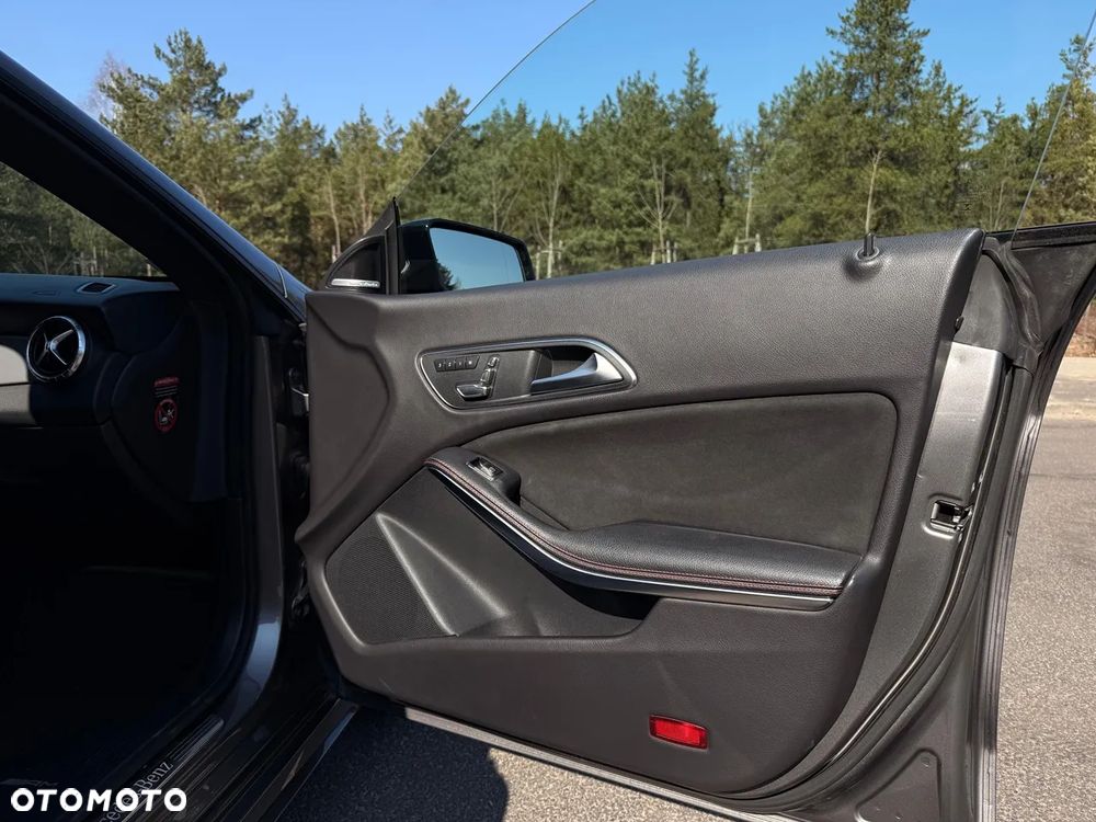 Mercedes-Benz CLA 220 4-Matic AMG Line - 10