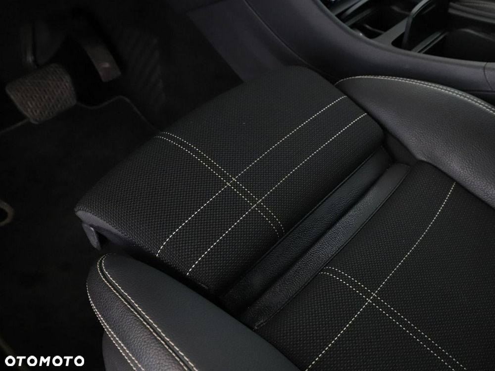 Mercedes-Benz GLA 180 7G-DCT Urban - 35