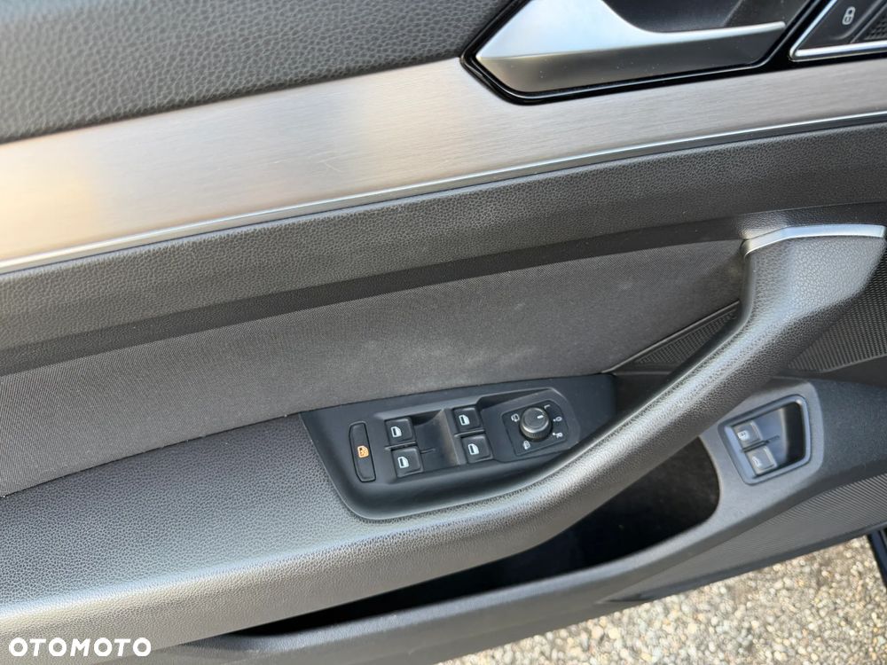 Volkswagen Passat Variant 1.4 TSI BMT ACT Trendline DSG - 16