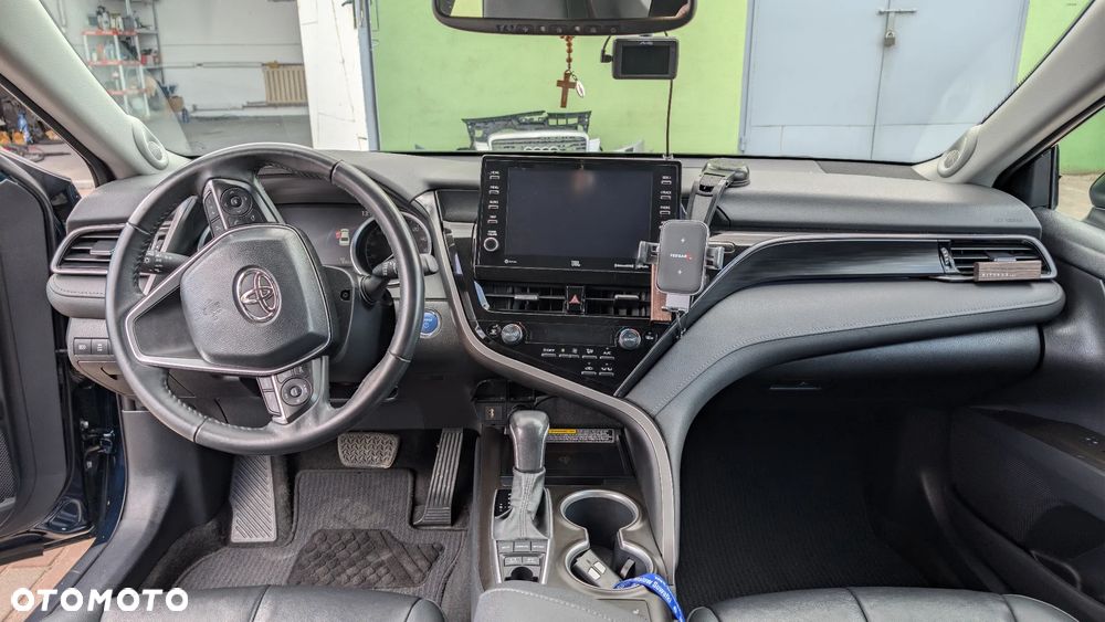 Toyota Camry Executive - 14