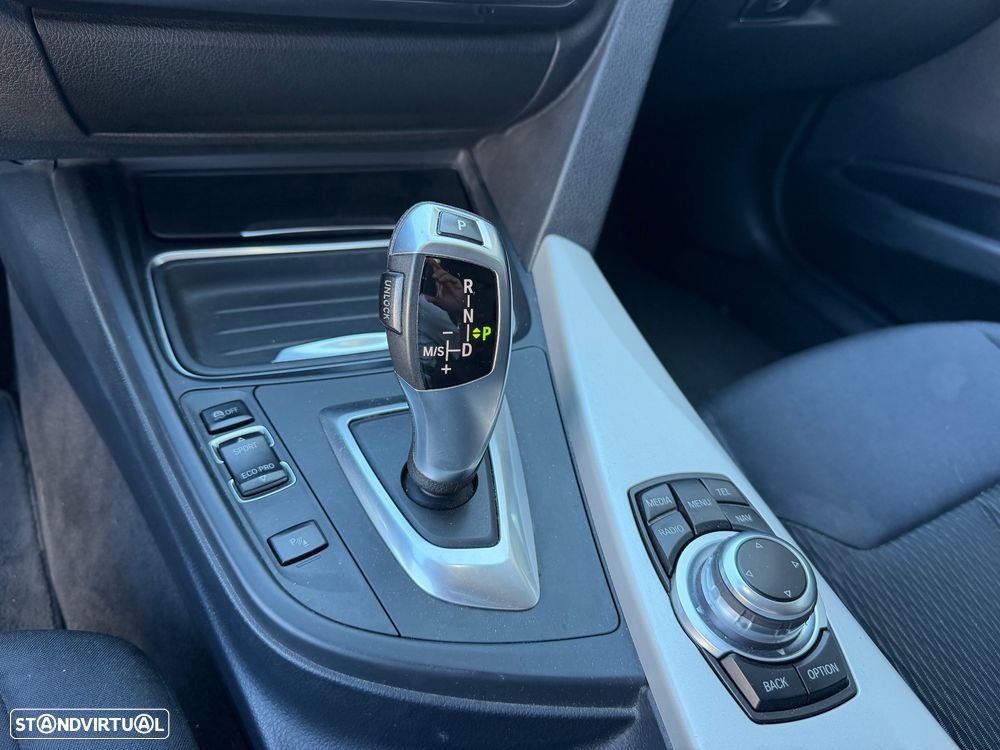 BMW 318 d Sport Auto - 13