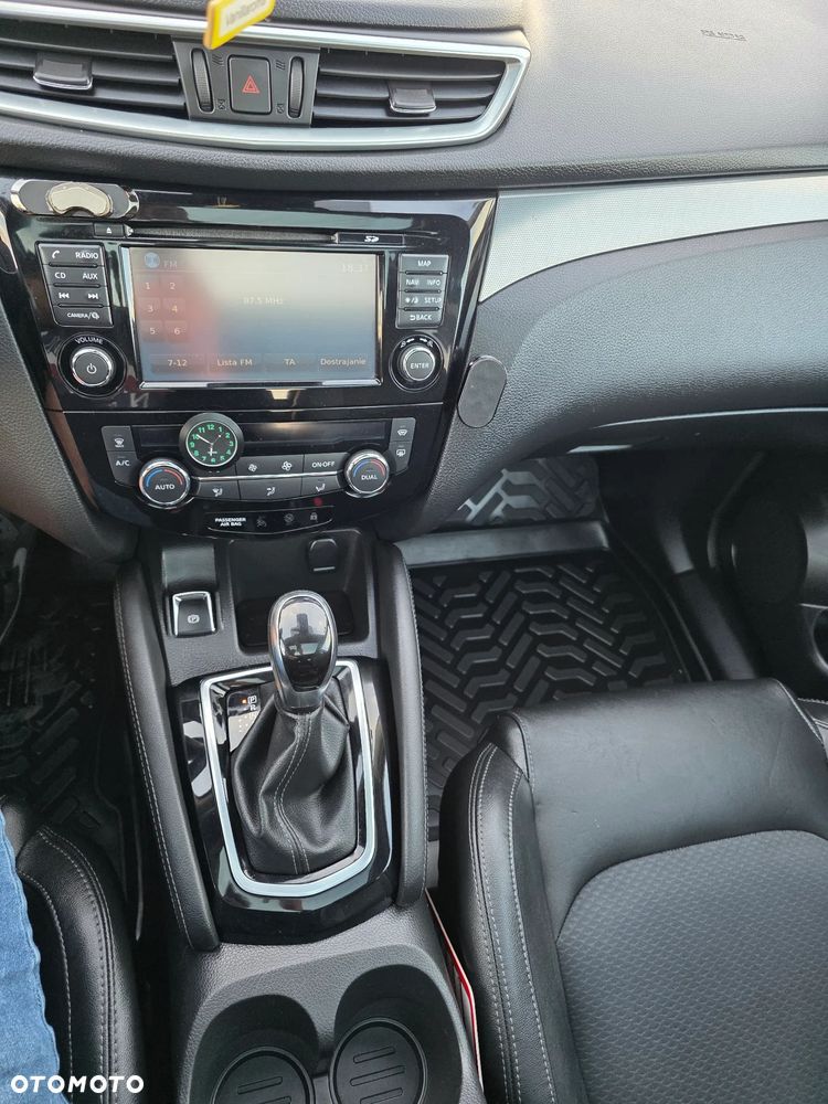 Nissan Qashqai 1.6 DCi Xtronic TEKNA - 27