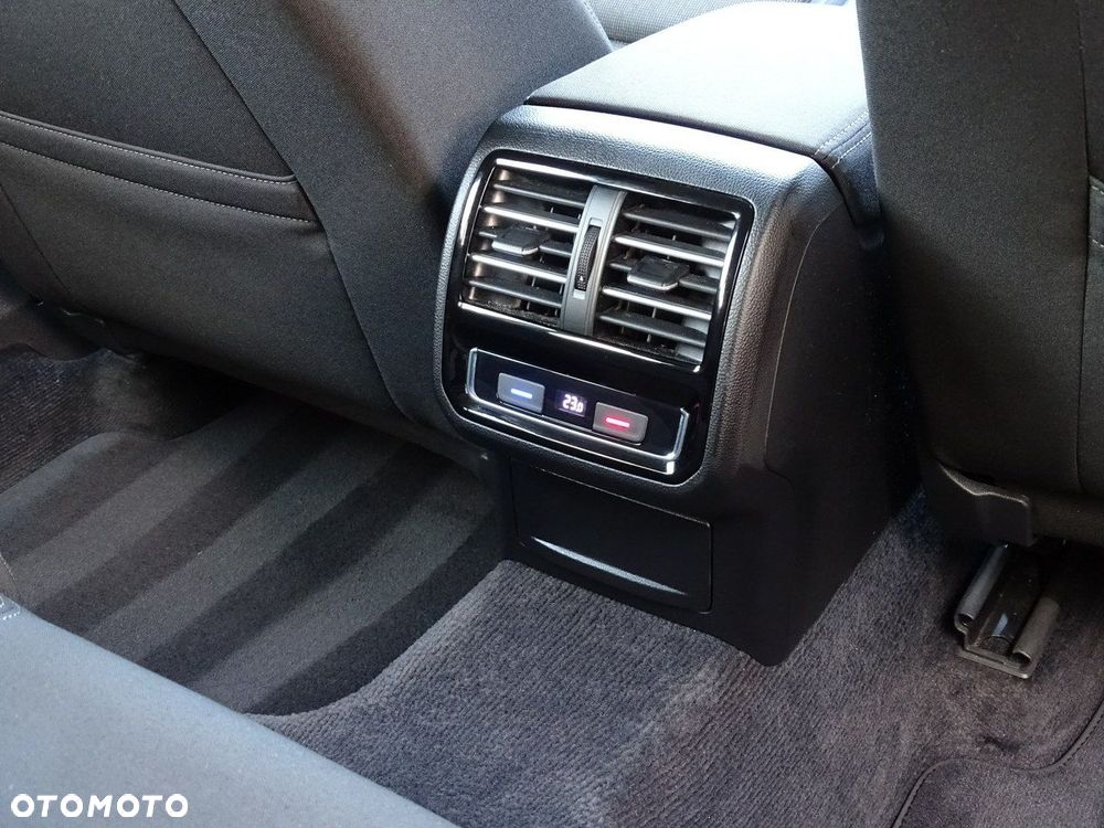Volkswagen Passat - 19