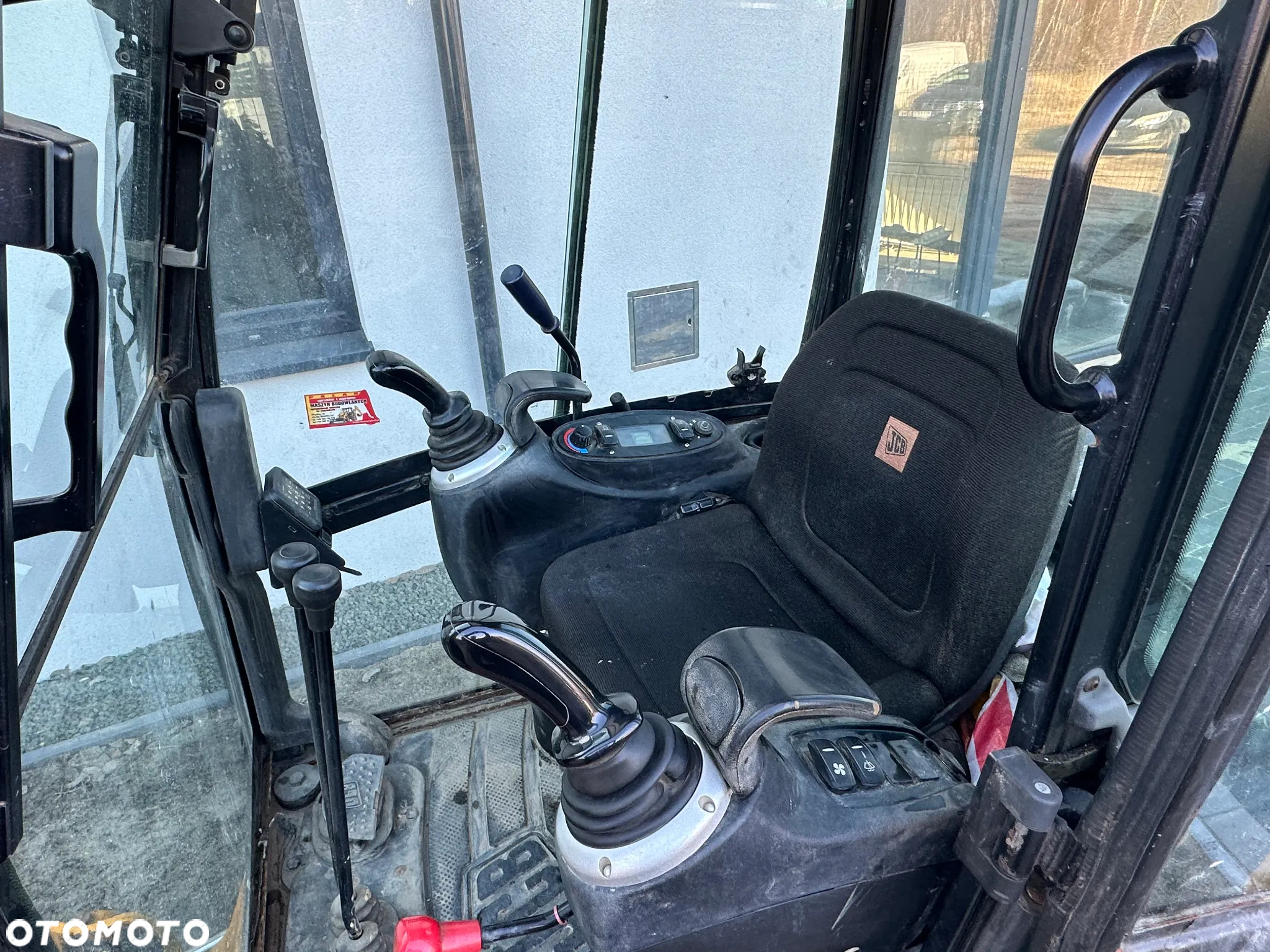 JCB 8016 - 17