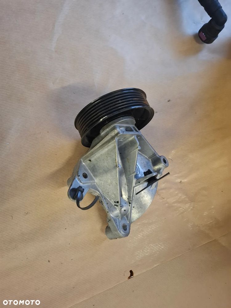Land Rover Defender 3,0 ŁAPA WSPORNIK UCHWYT N9X2-8A610AA - 1