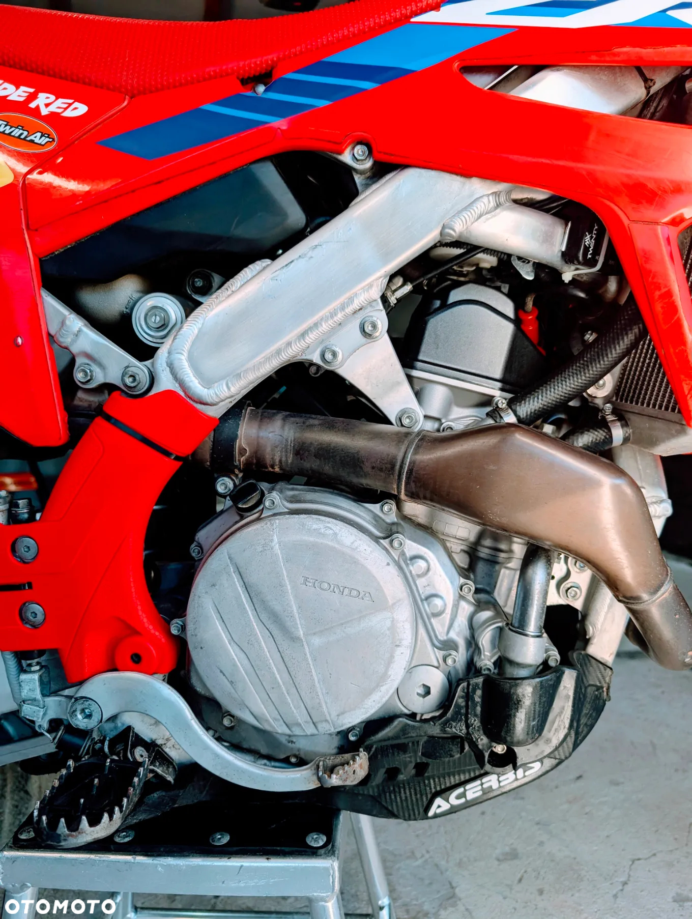 Honda CRF - 9