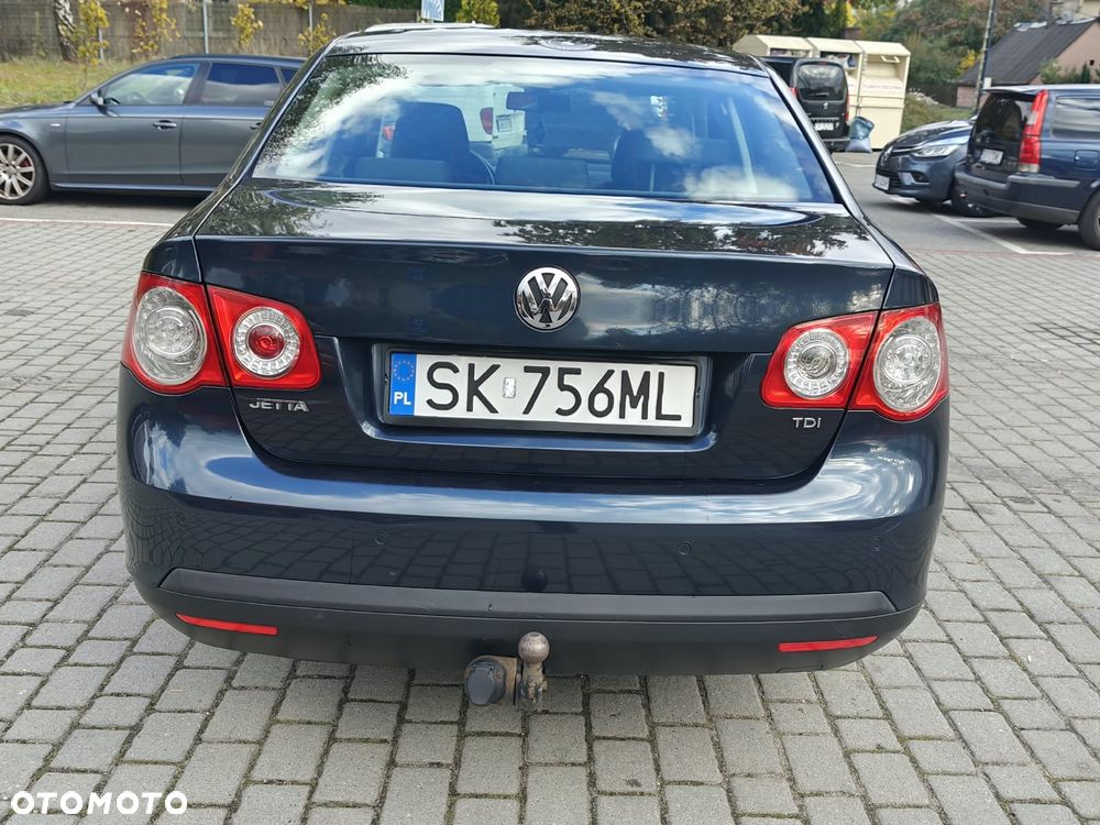 Volkswagen Jetta 1.9 TDI DPF Comfortline - 24