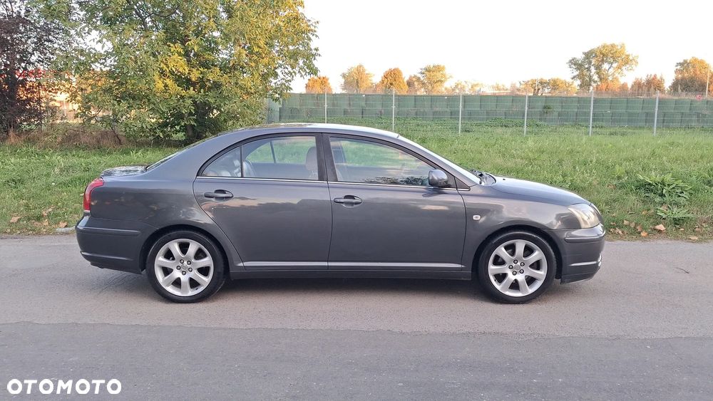 Toyota Avensis - 4