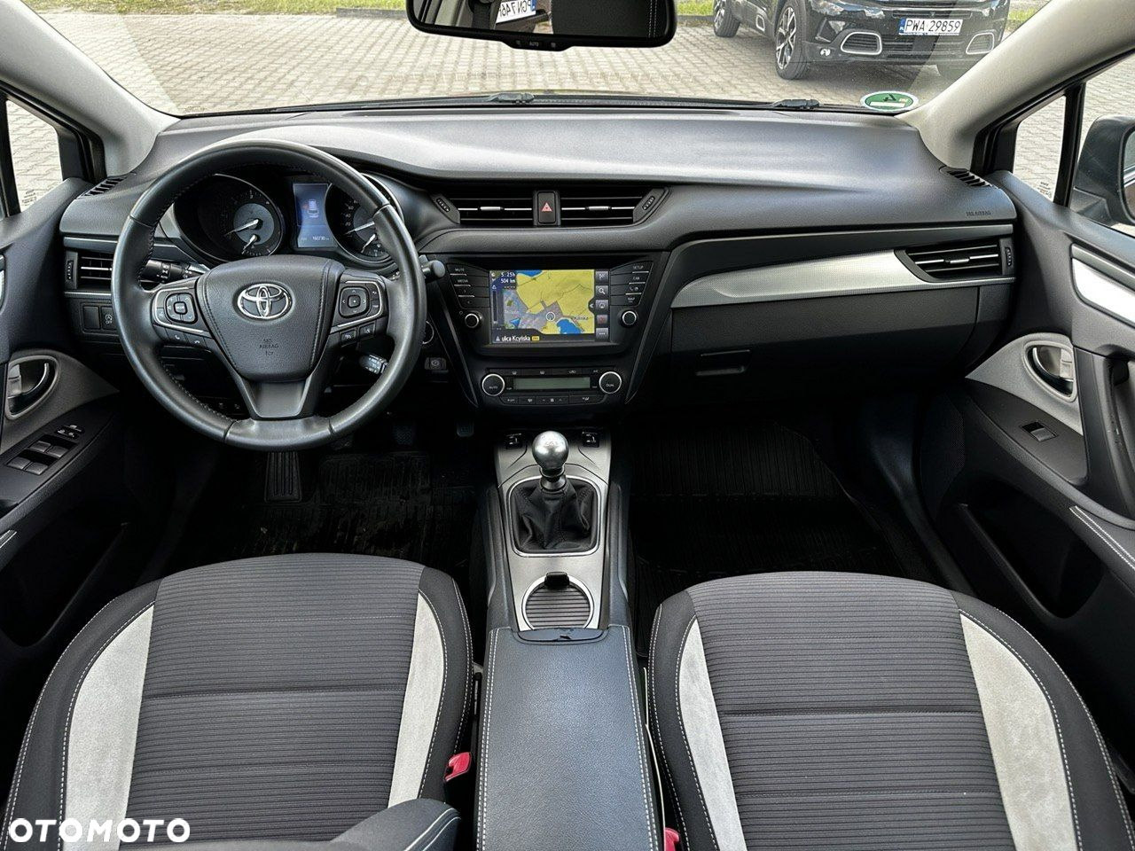 Toyota Avensis 2.0 D-4D Premium - 18