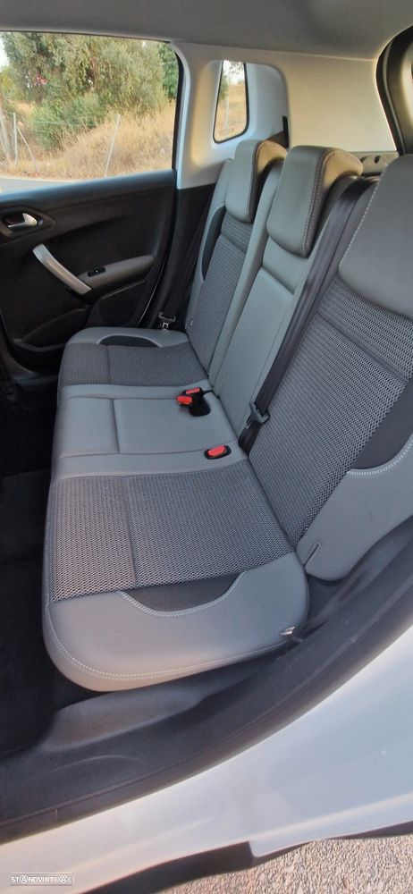 Peugeot 2008 1.2 PureTech Allure - 13