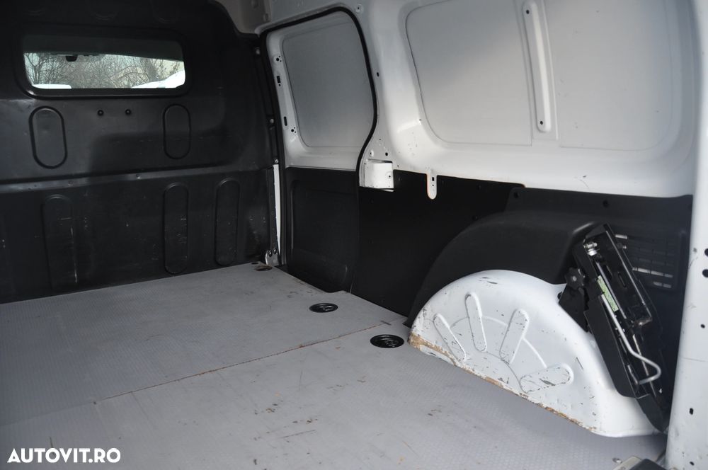 Renault Kangoo L2H1 Van - 10