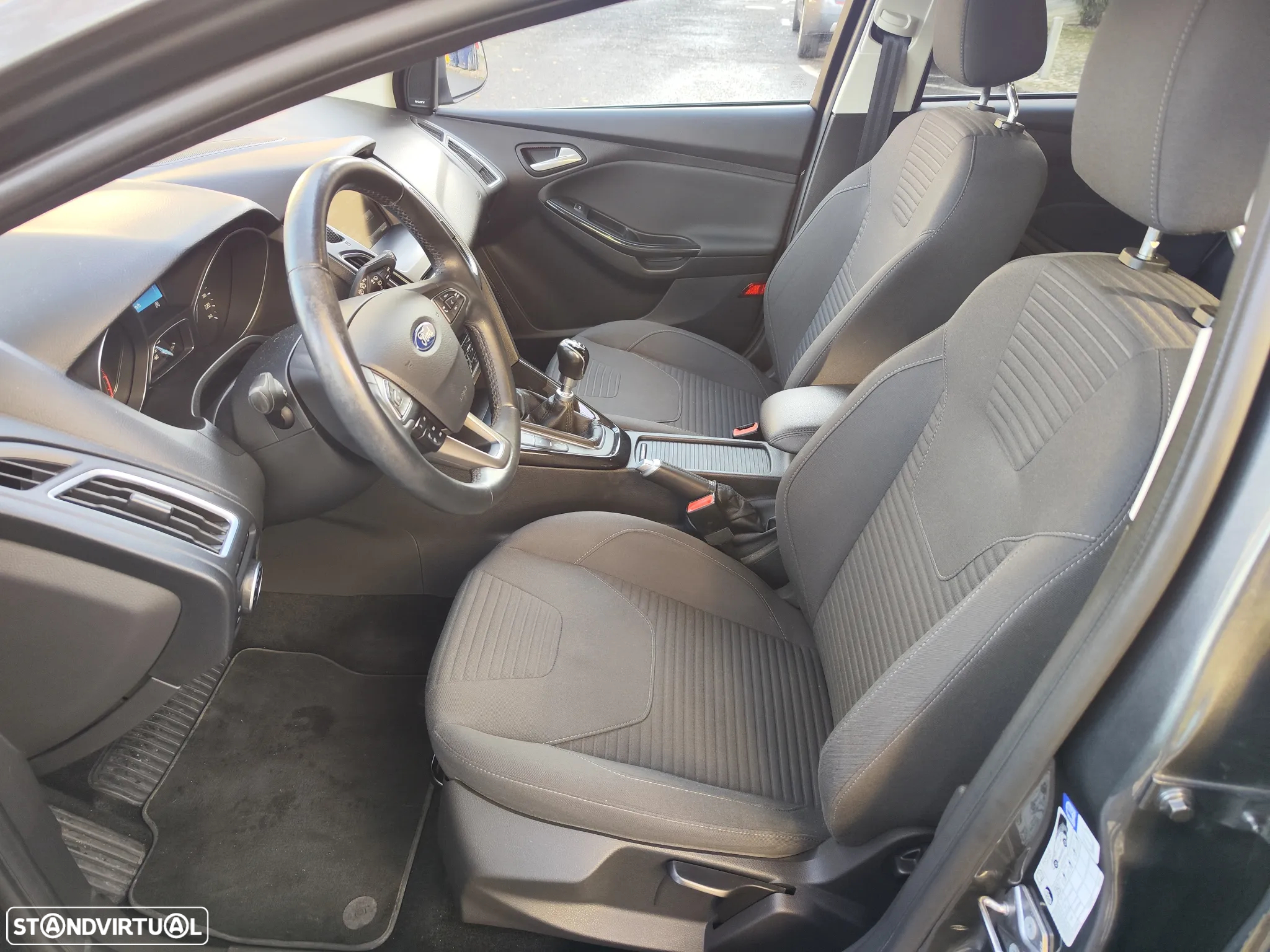 Ford Focus 1.0 SCTi Titanium - 13