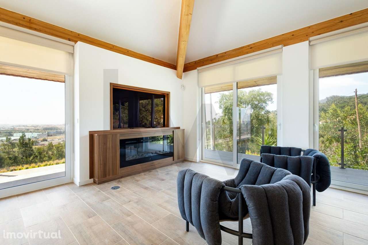 Moradia duplex isolada em Sintra, com vista mar e para o Palácio da Pe - Grande imagem: 3/60