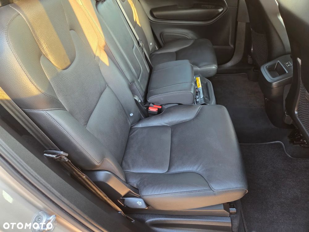 Volvo XC 90 B5 D AWD Plus Bright - 24