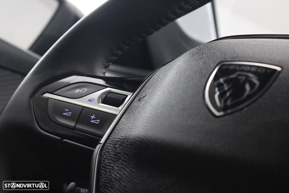 Peugeot 208 1.2 PureTech Allure — fotografia 9