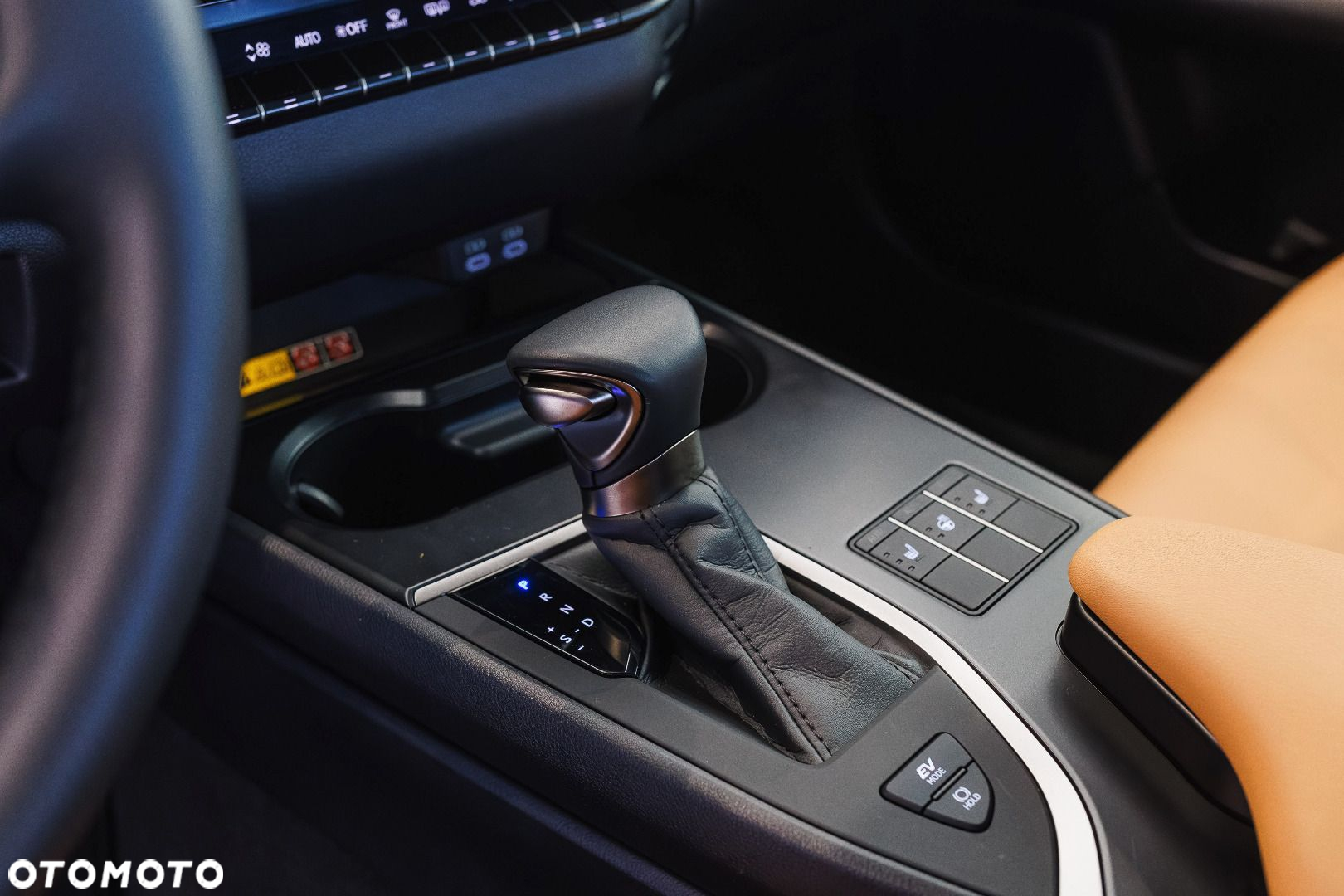 Lexus UX - 40