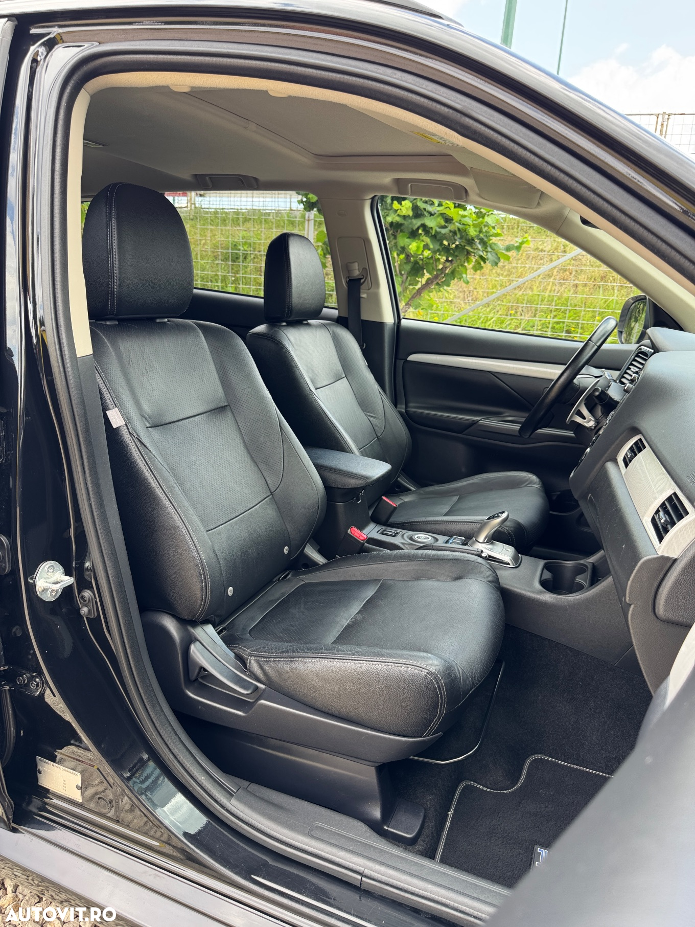 Mitsubishi Outlander 2.0 4WD Plug-In Hybrid - 9