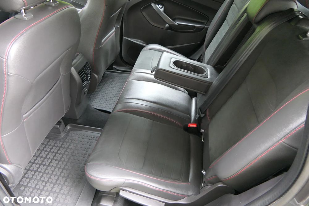 Ford Kuga 1.5 EcoBoost 2x4 ST-Line - 23