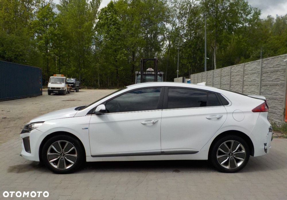 Hyundai IONIQ - 9