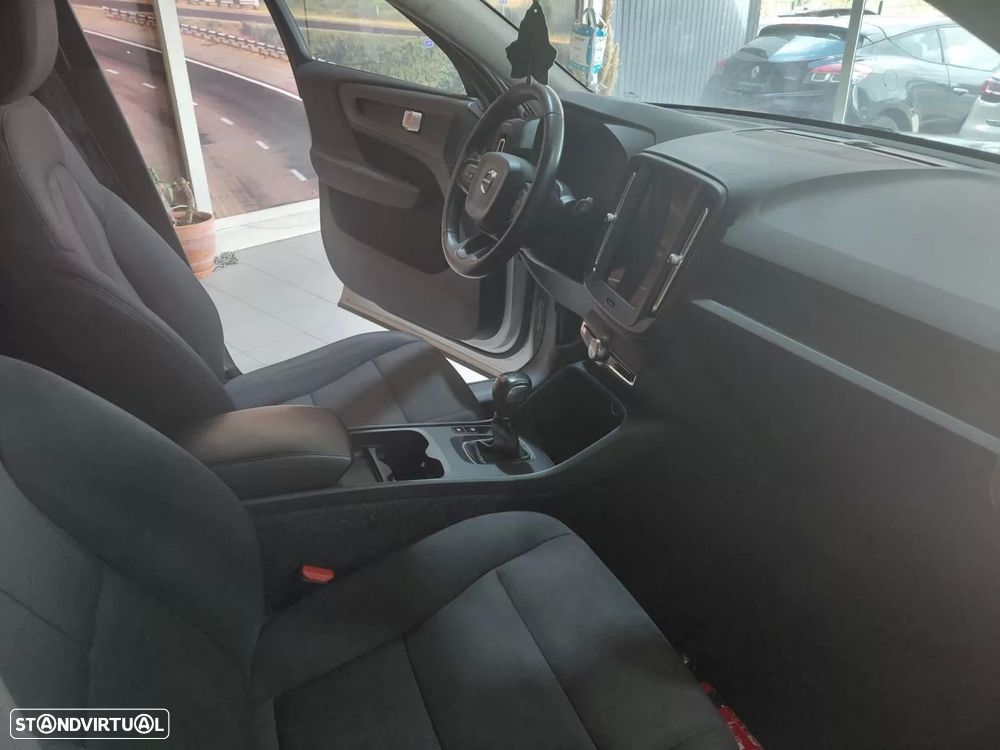 Volvo XC 40 1.5 T3 Momentum Tech Edition - 25