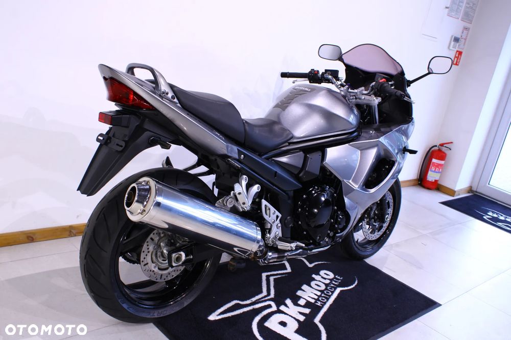 Suzuki GSX - 6