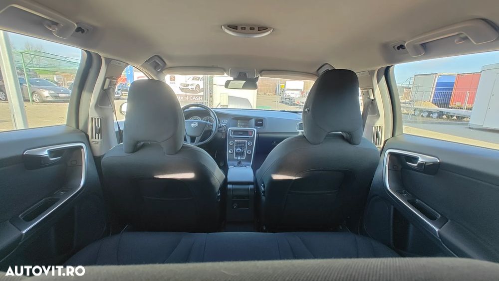 Volvo V60 D3 Momentum - 10